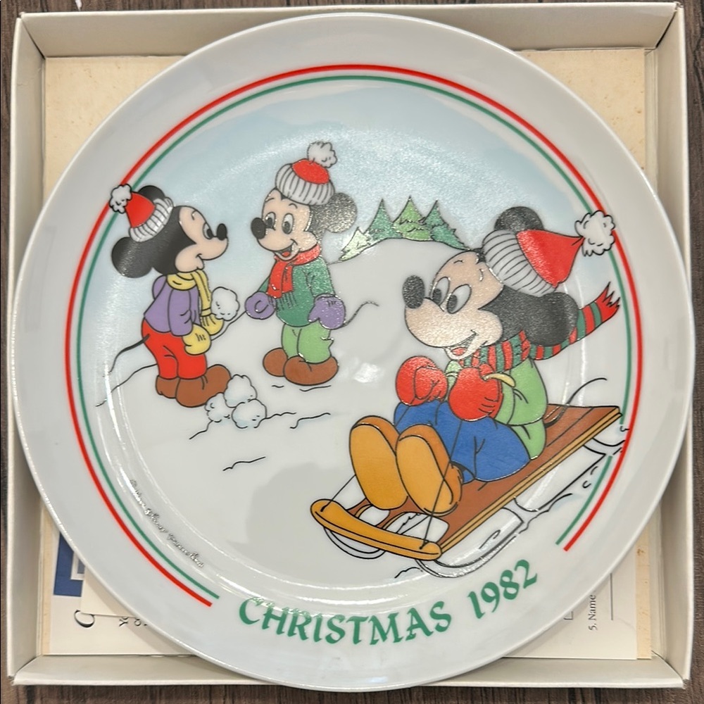 Christmas 1982 Disney Plate